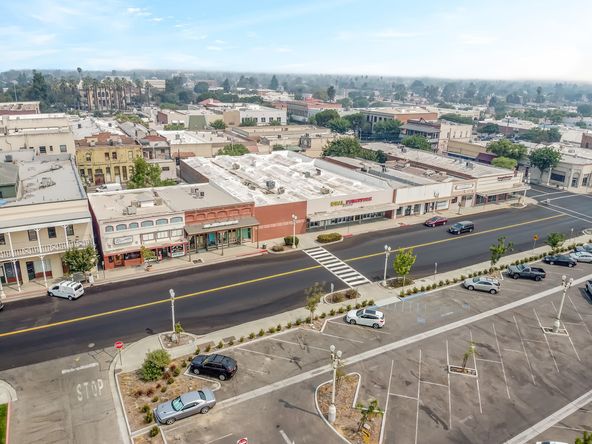 NNN Leased Retail Building - Ideal Furniture Gallery: 116 W 6th St, Hanford, CA 93230